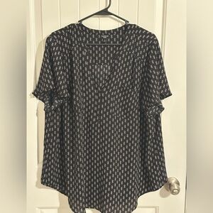 Torrid Black and White Short Sleeve Harper Blouse. 2X